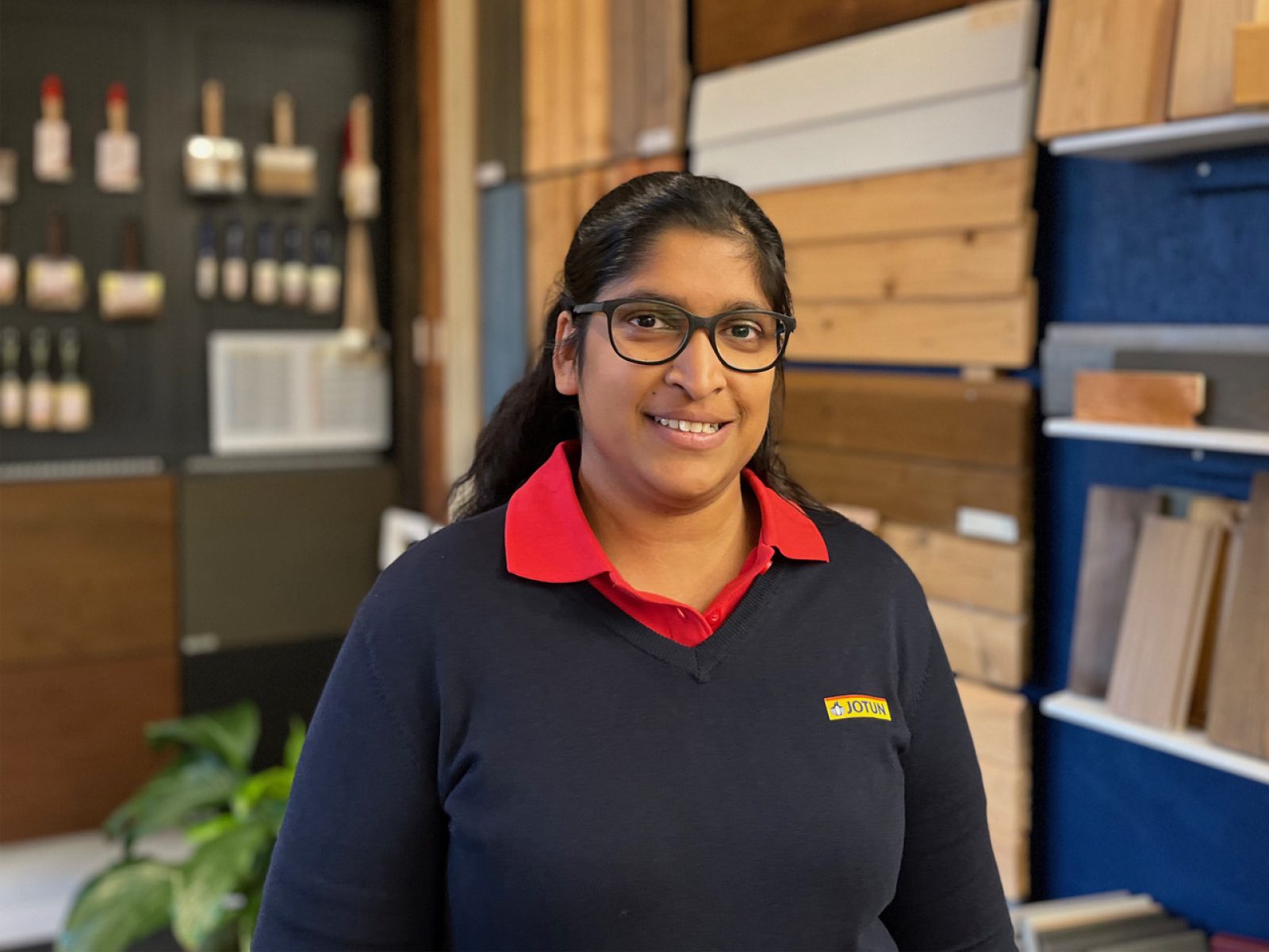 Wir freuen uns sehr, dass Frau Alkha Skohautil ab Oktober 2025 die Aufgaben der Geschäftsführerin übernehmen wird. Gemeinsam mit Renate Grasserbauer und Brigitte Skohautil wird sie sich mit viel Engagement und Freude um Ihre Anliegen rund um Beratung und Verkauf bestens bemühen.